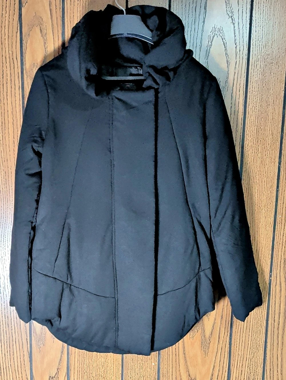 2% Tokyo Black Hooded Puffer Jacket Like New